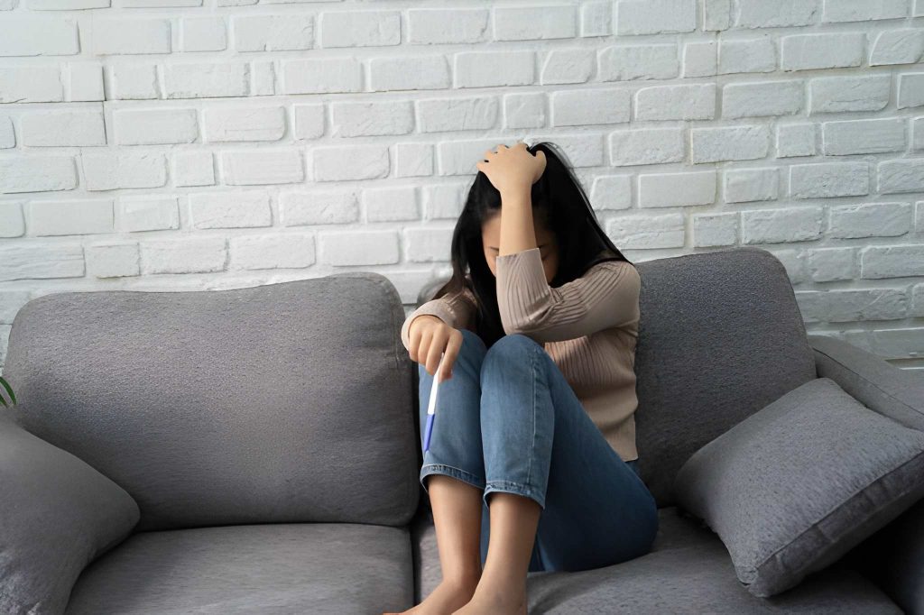 Bipolar Disorder: Understanding the Emotional Highs, Lows, and the Path to Stability 7xm698392089cebb